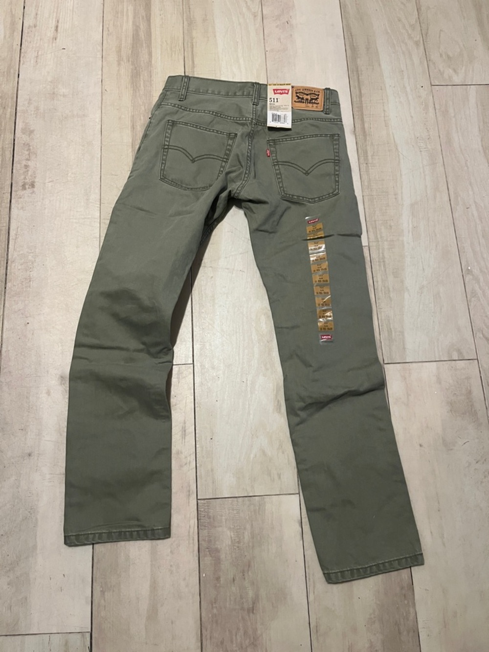 NWT- Levi’s Slim Fit -size 16- kids - Jeans in Olive